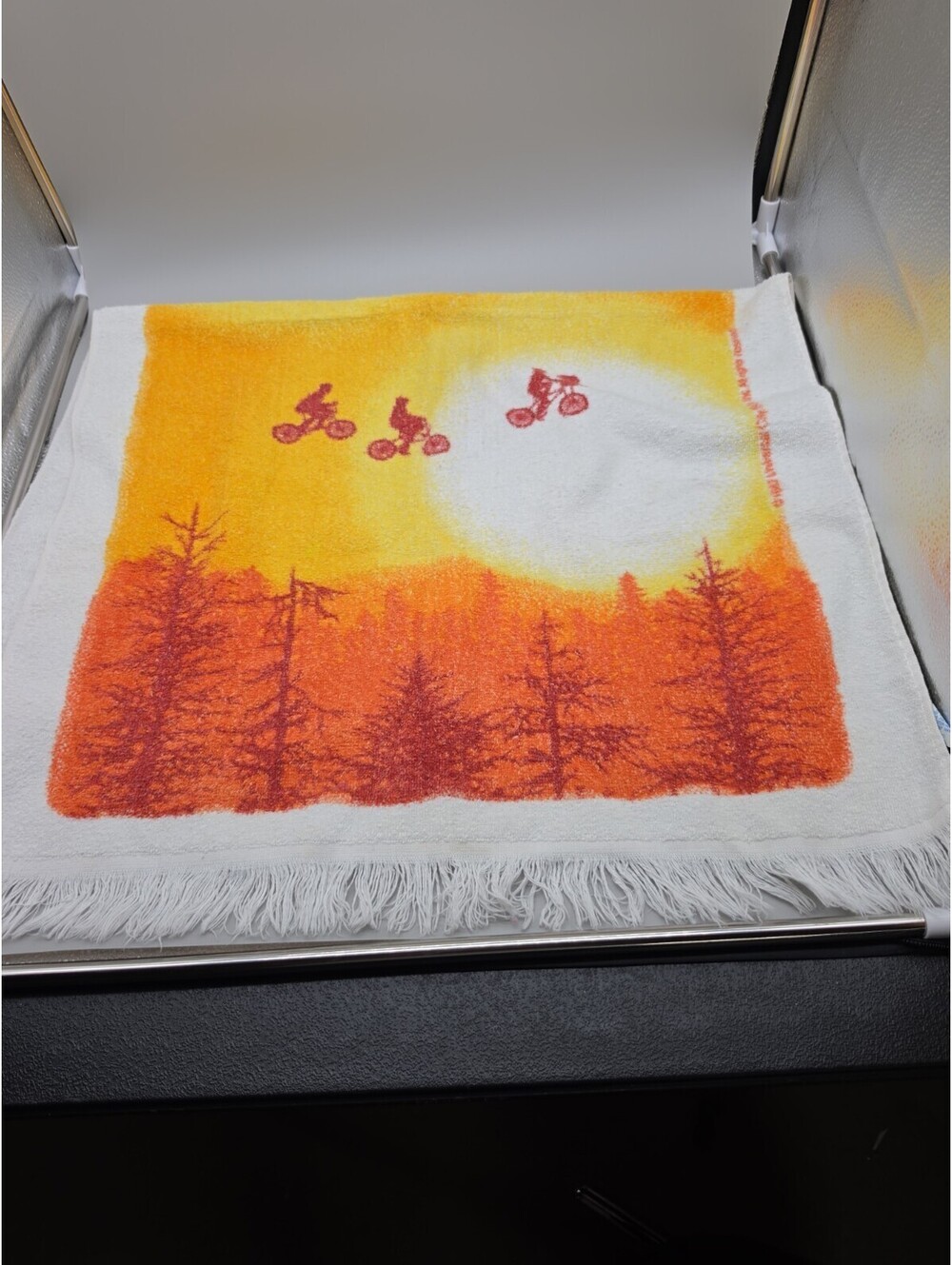 E.T. Extra Terrestrial Towel Bicycle Moon Flying Elliott Vintage 1982 Spielberg